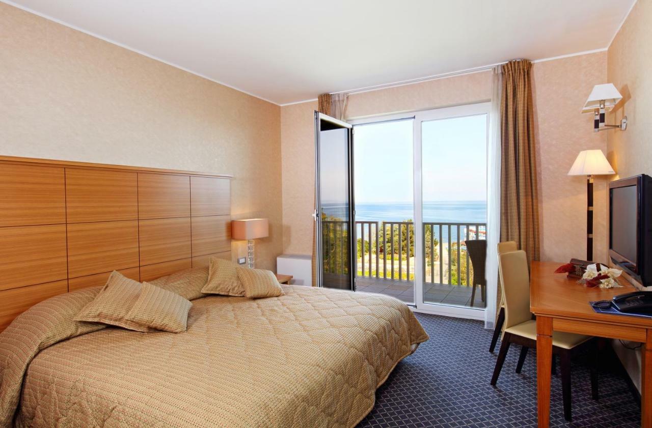 Hotel Mirta - San Simon Resort Izola Bagian luar foto